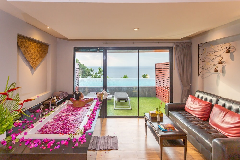 Deluxe with Pool Access Ocean VIew - Photo 12
