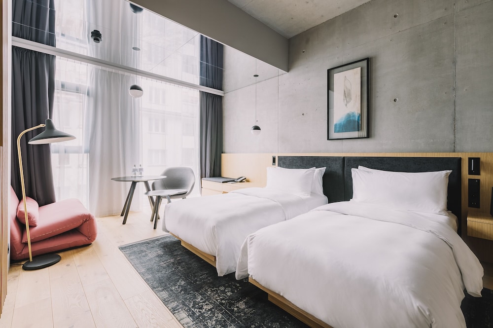 Premium Twin Room - Photo 2