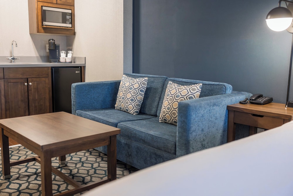 Suite, 1 Bedroom, River View - Photo 15
