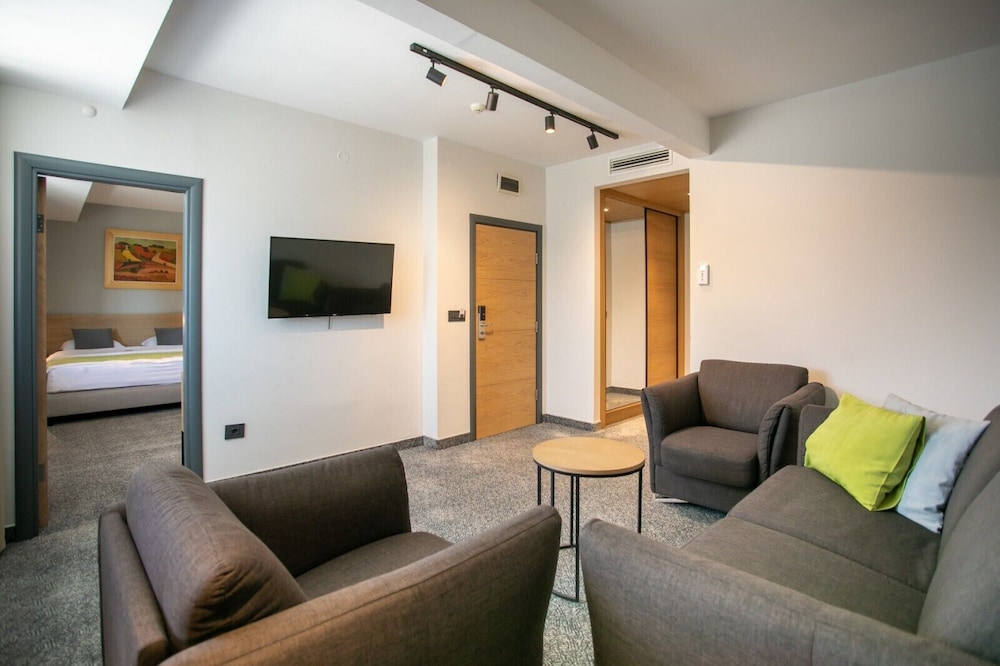 Room - Photo 5