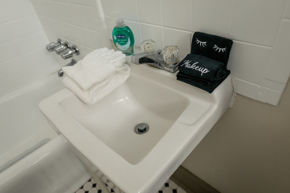Upper Level King One Bedroom /Balcony #8