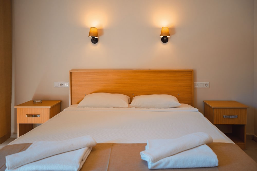 Standard Room, 1 King Bed, Non Smoking, Garden View photo 1