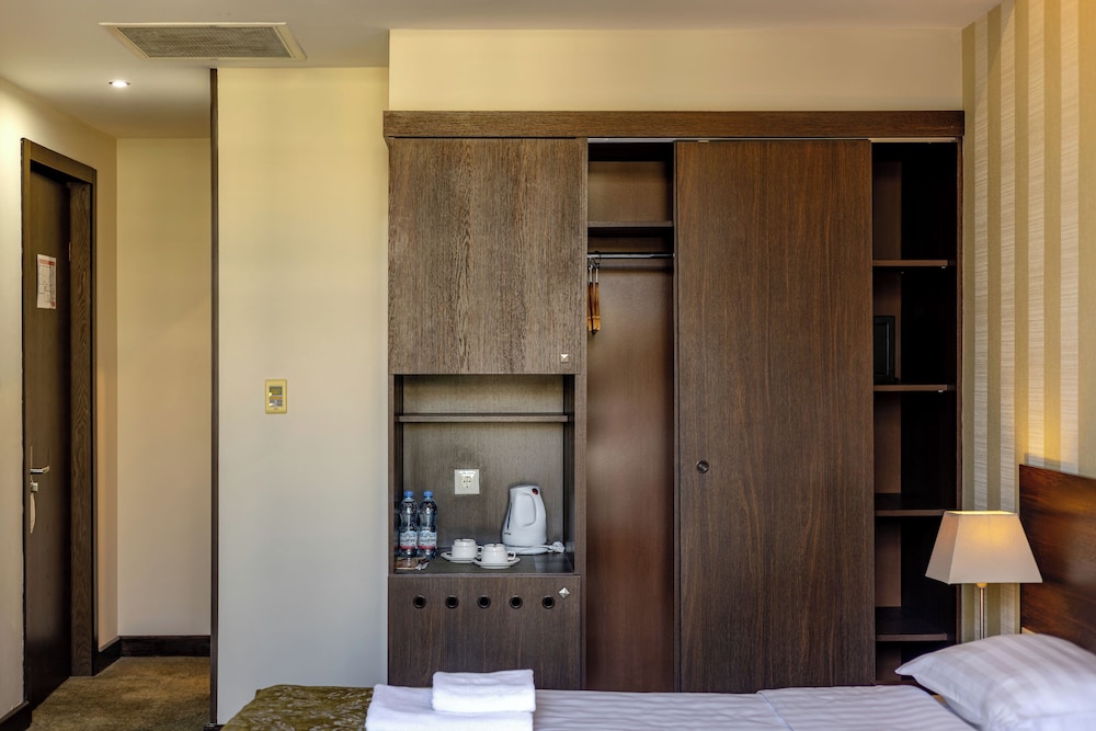 Standard Double or Twin Room photo 3