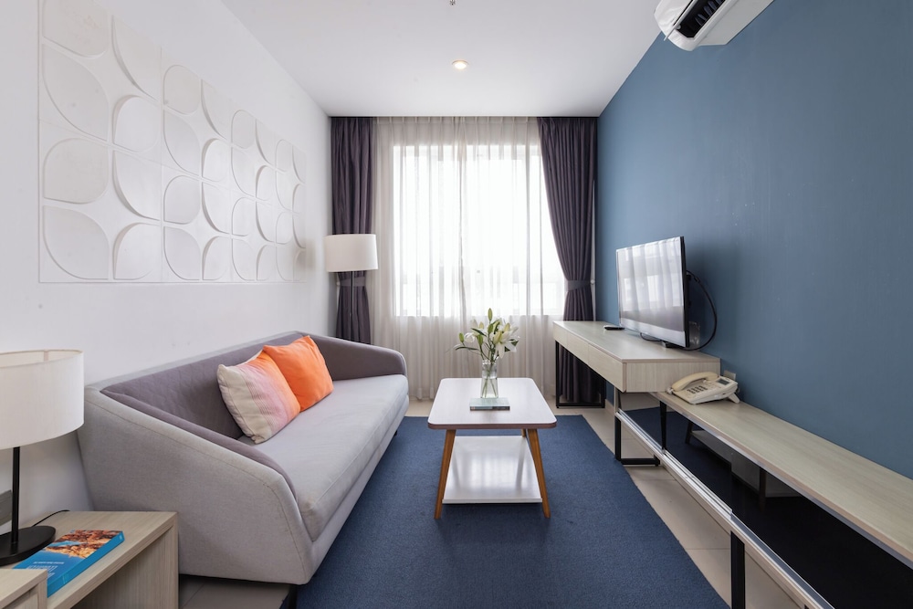Elite 2-bedroom photo 2