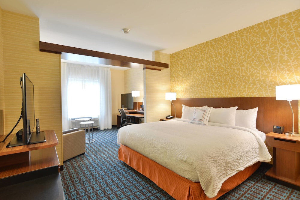 Suite, 1 King Bed with Sofa bed (Mobility/Hearing Access, Roll-In Shwr)
