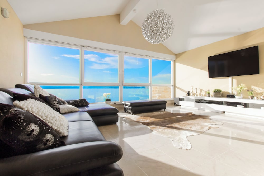 Villa, 4 Bedrooms, Accessible, Smoking photo 1