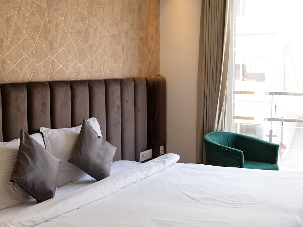 Deluxe Room - Photo 7