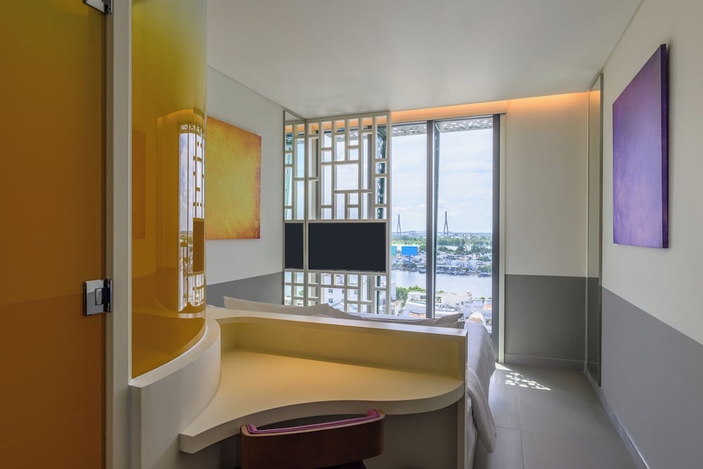 Room, 1 Queen Bed, River View - Photo 1