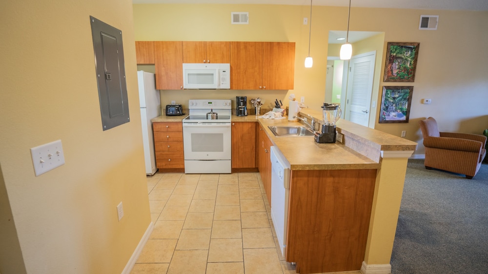 Standard Suite, 2 Bedrooms, Non Smoking, Kitchen - Photo 18