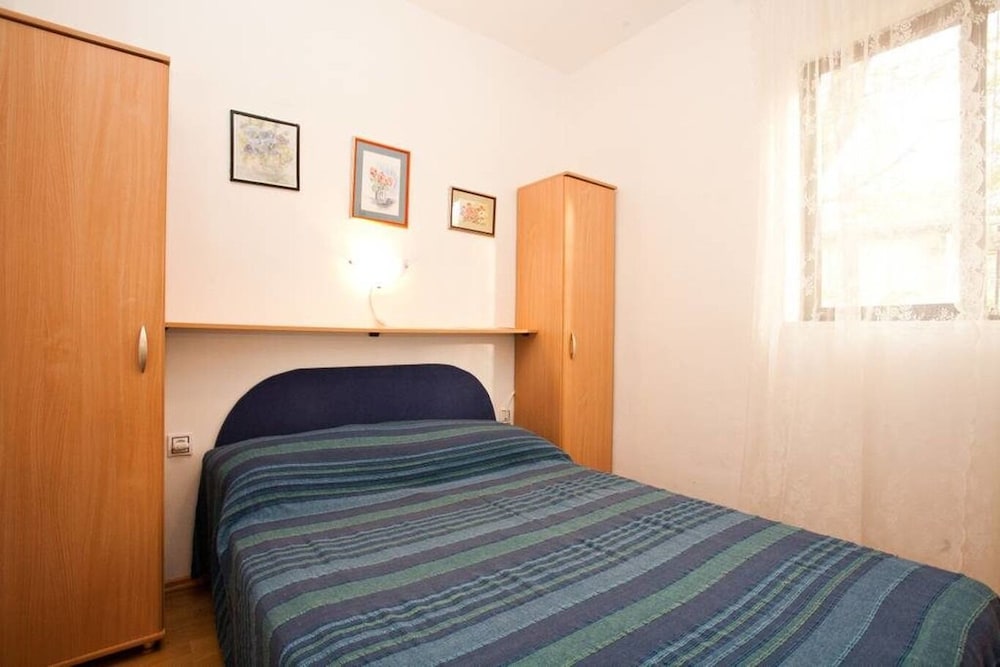 Apartment (Miro - 300 M From Sea - A1 Plavi(2+2))