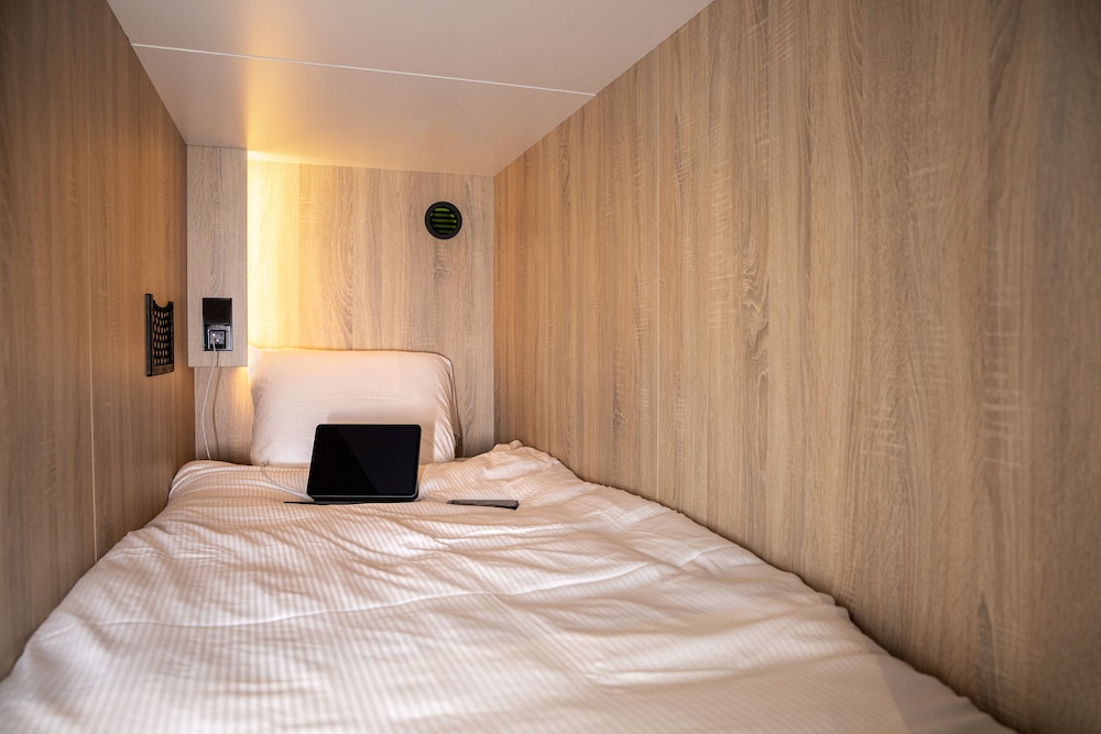 Deluxe Shared Dormitory, Mixed Dorm, Non Smoking, City View photo 3