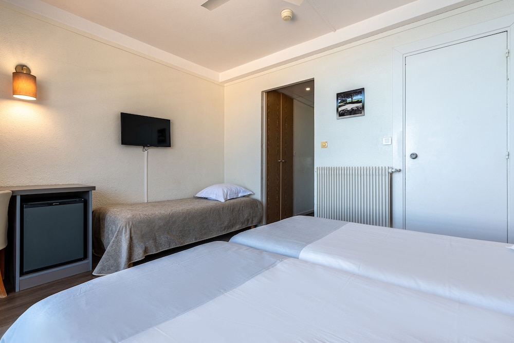 Standard Triple Room, 1 Bedroom, Balcony photo 3