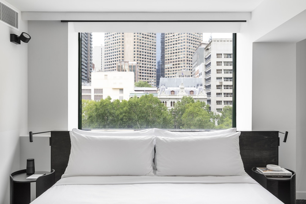 Two Bedroom Terrace Suite - includes hosted hour with free drinks and WiFi - Photo 5