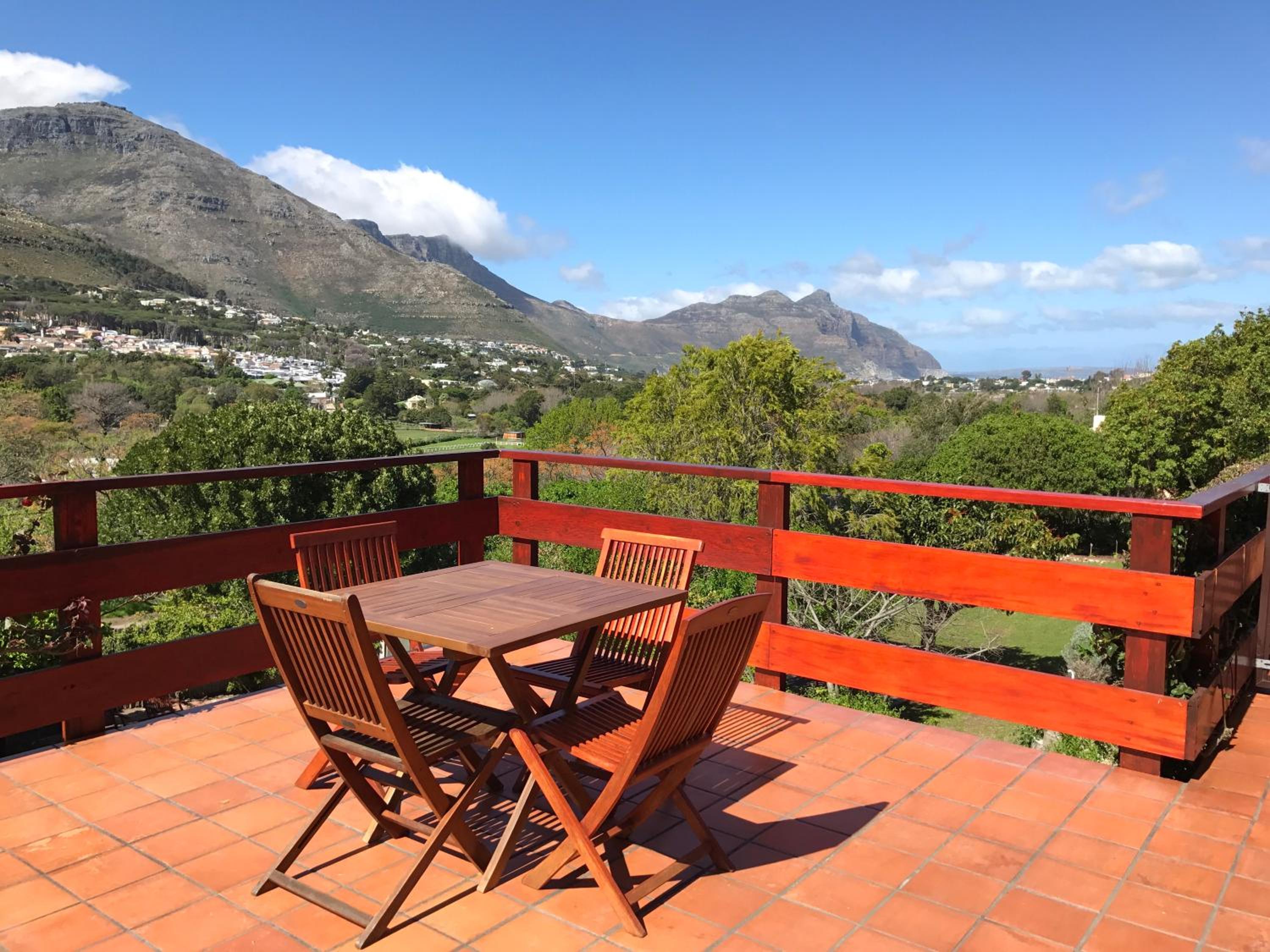 Family Apartment with Mountain Views and Terrace photo 2