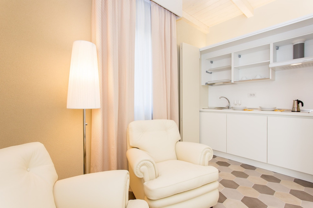 Studio, 1 Bedroom, Private Bathroom, Garden View photo 2