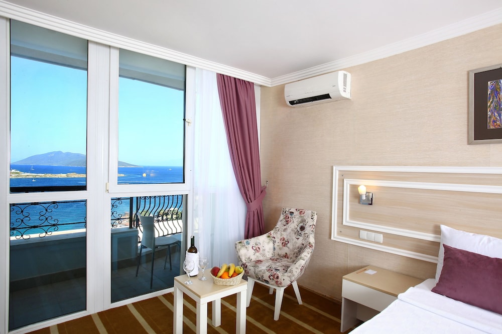 ROYAL ODA - DENIZ MANZARALI