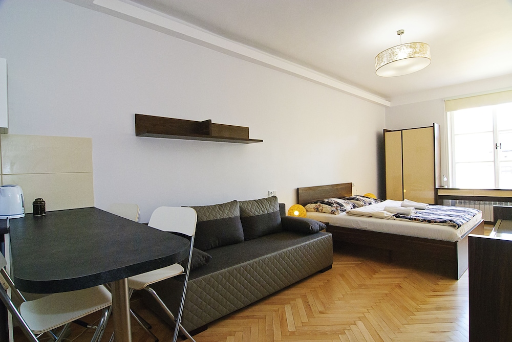 Economy Studio - Photo 20