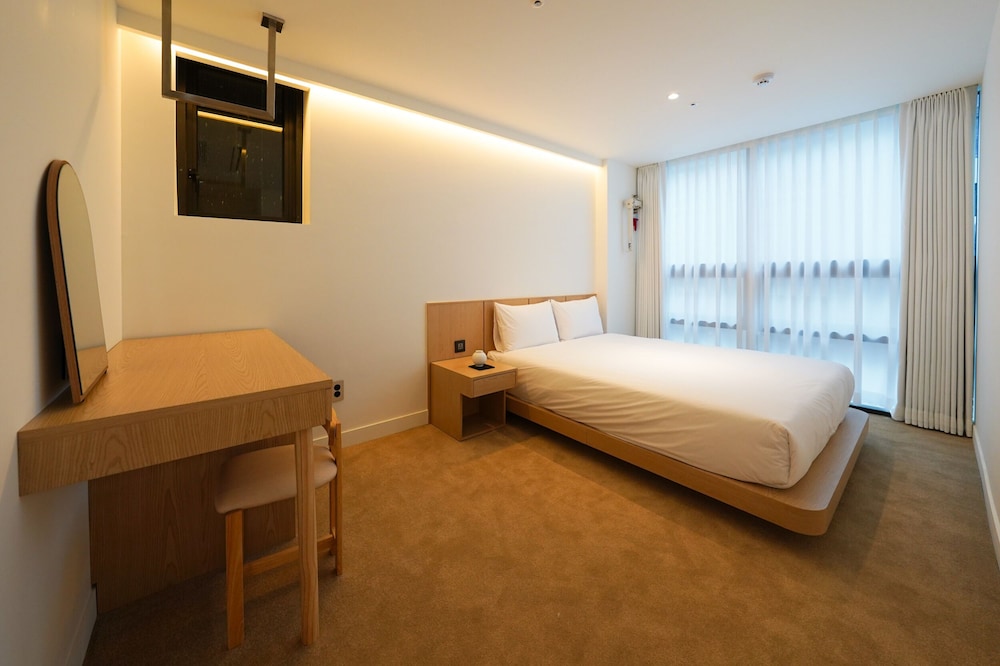 Annex Standard Triple Suite - Photo 4