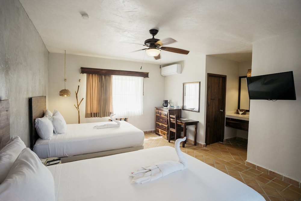 Pool View Room - King Bed - Photo 2