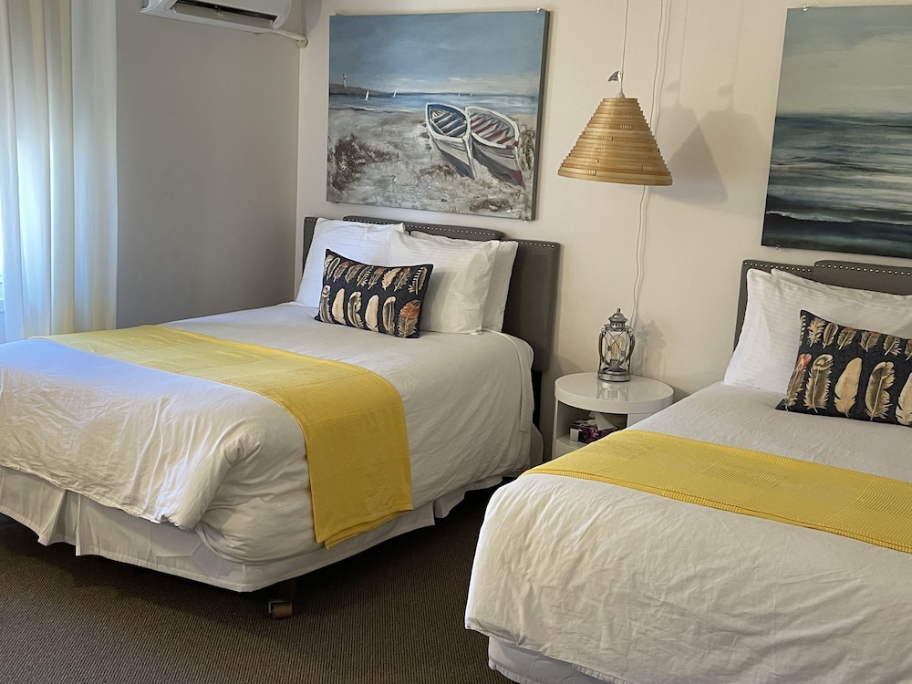 Standard Room, 2 Double Beds (206)