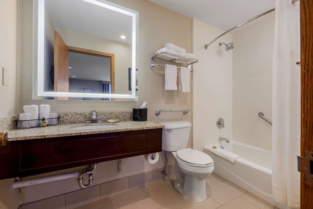 Executive Suite, 1 King Bed, Non Smoking - Photo 6