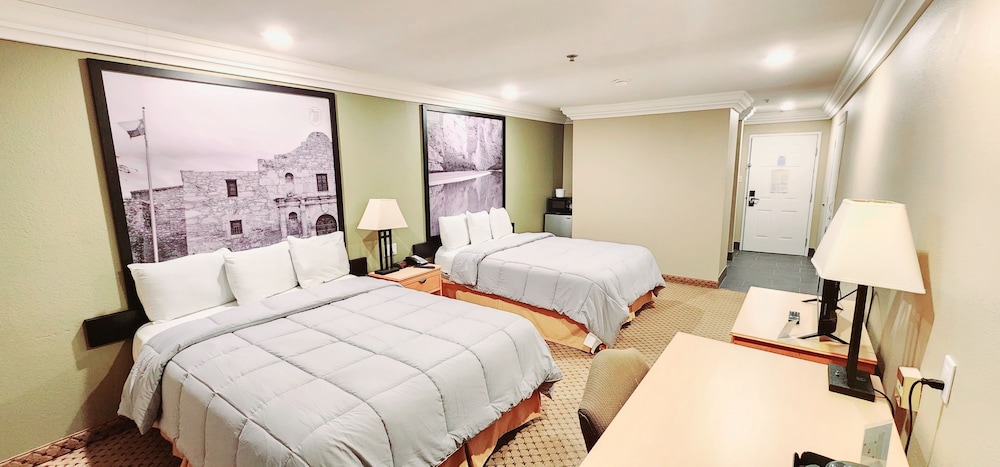 Room, 2 Queen Beds, Accessible, Non Smoking (Bathtub) - Photo 2