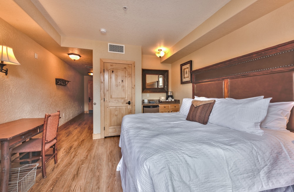 Superior Condo, Mountain View (223AB) photo 2