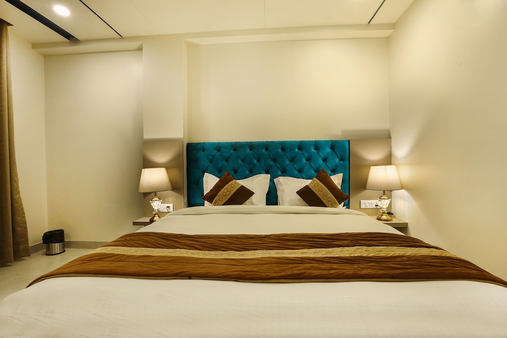 Deluxe Double Room - Photo 30