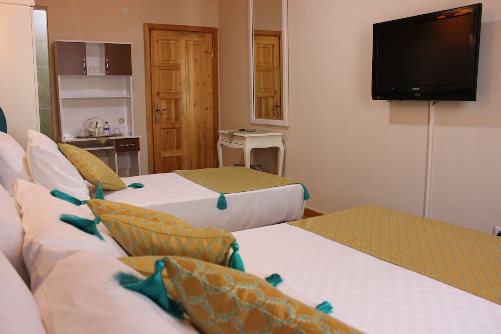 Deluxe Triple Room photo 2