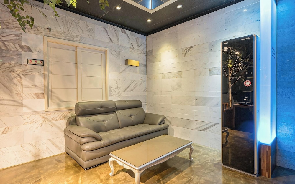 Room (VIP (with styler massage bed Netflix ) photo 2