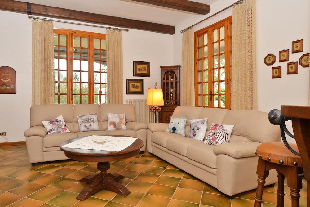 Villa photo 1