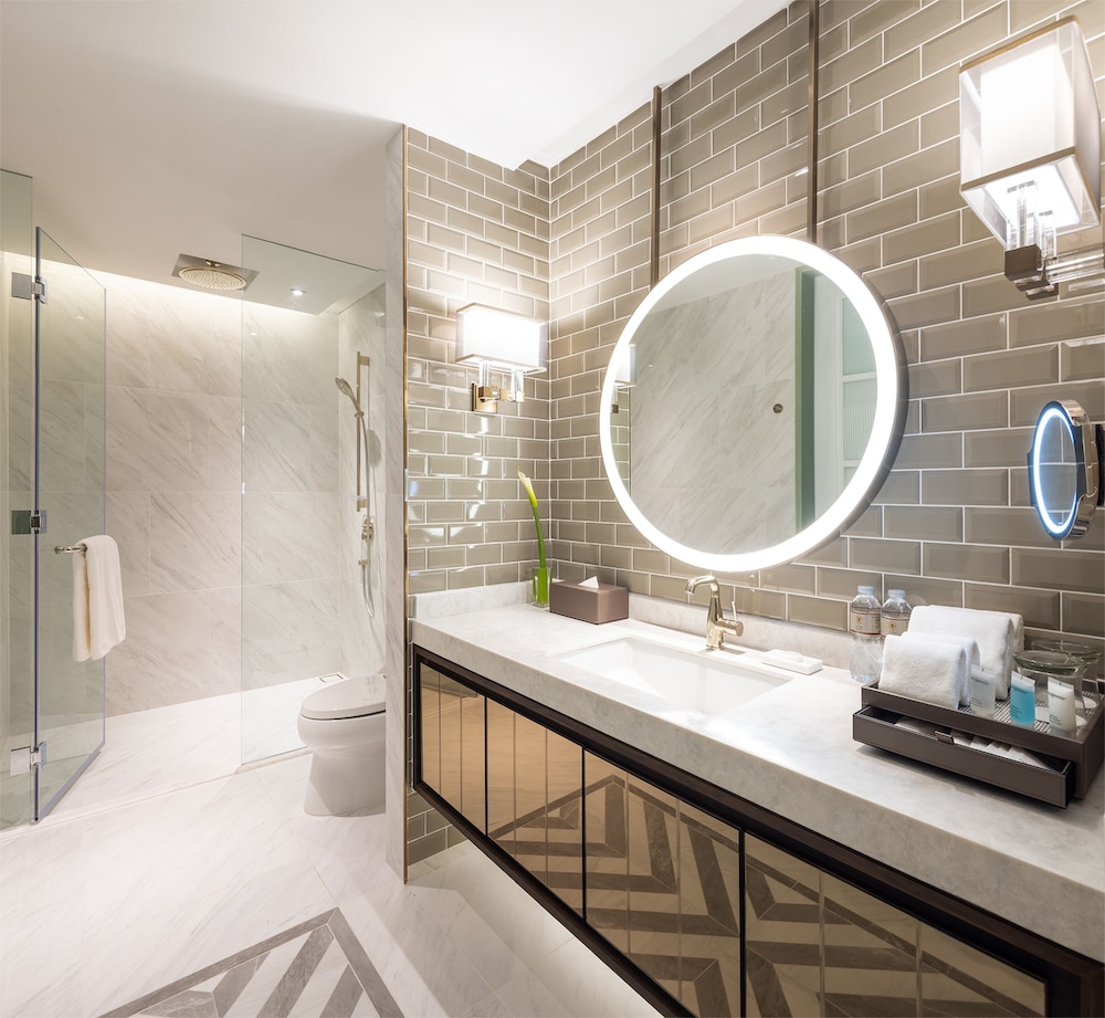 One Bedroom Suite with Lounge Access