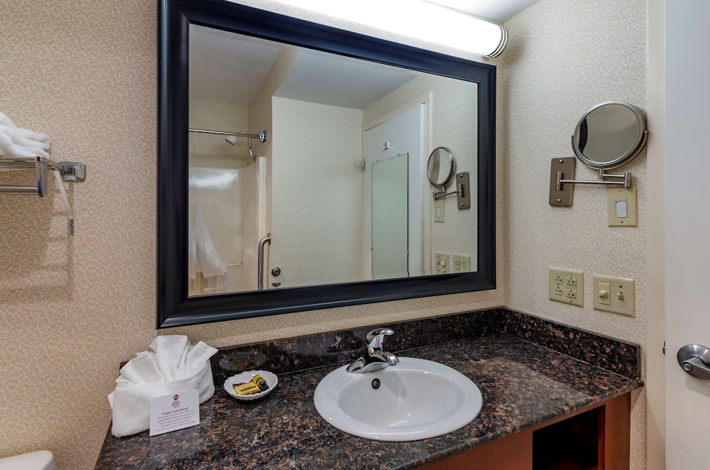 Standard Room, 2 Queen Beds, Non Smoking, Refrigerator & Microwave - Photo 4