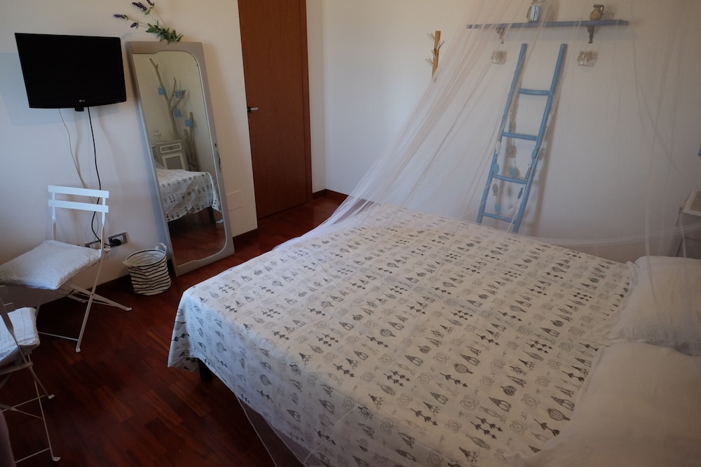 Double or Twin Room, Private Bathroom, Sea Facing photo 2