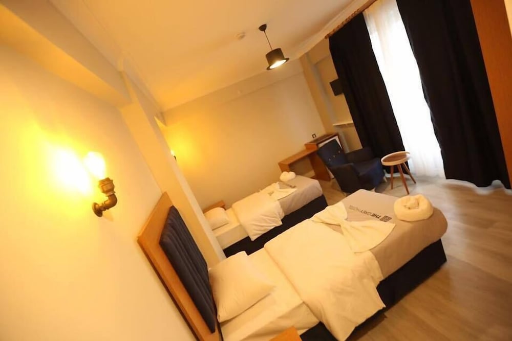Deluxe Double or Twin Room photo 3
