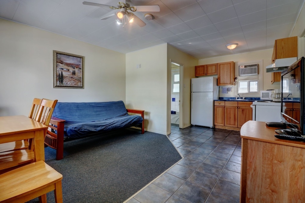 Suite, 2 Bedrooms, Kitchen photo 2