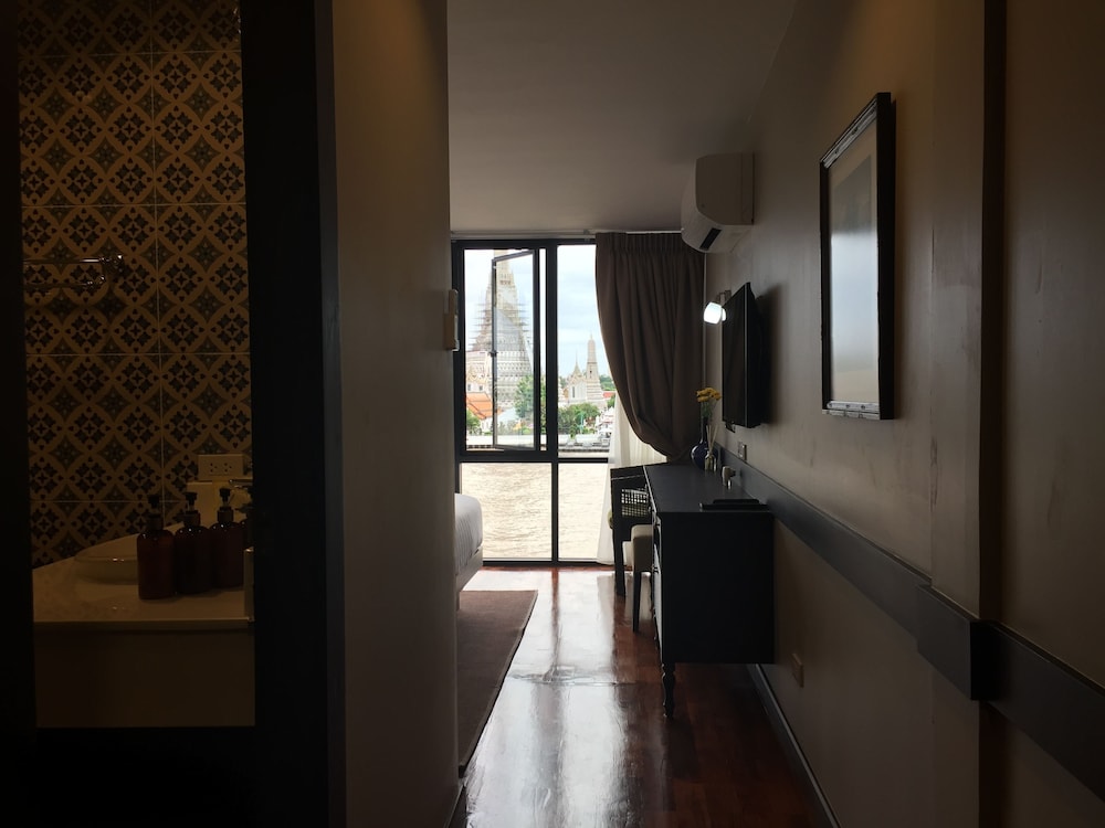Deluxe Room, 1 Double Bed, River View, Tower photo 2