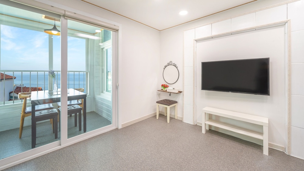 Basic Room, 1 Bedroom (202) - Photo 1