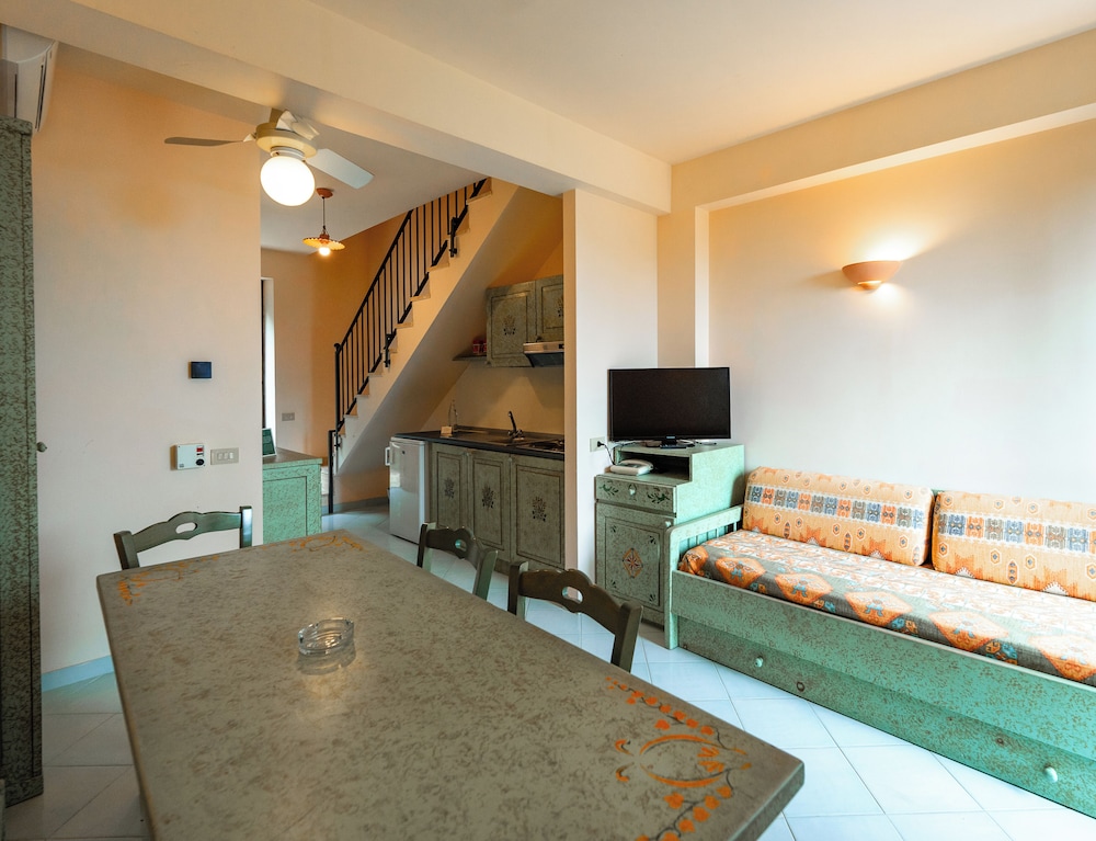 Three-room apartment - Photo 3
