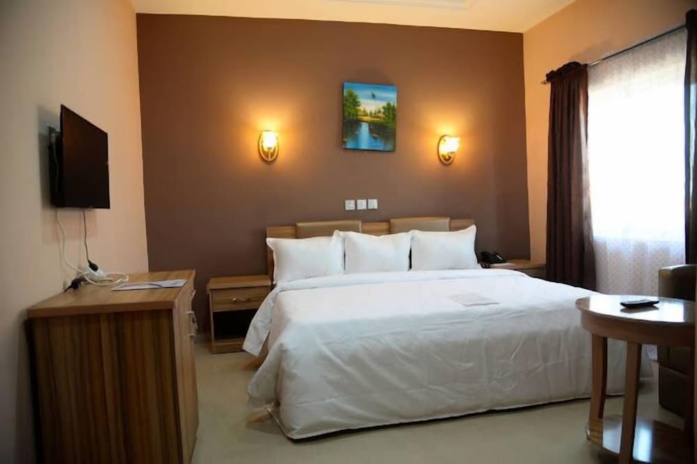 Deluxe Room, Balcony, City View photo 3