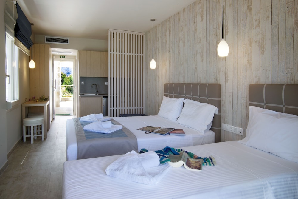 Luxury Triple Room, Sea View (3 Persons) photo 3