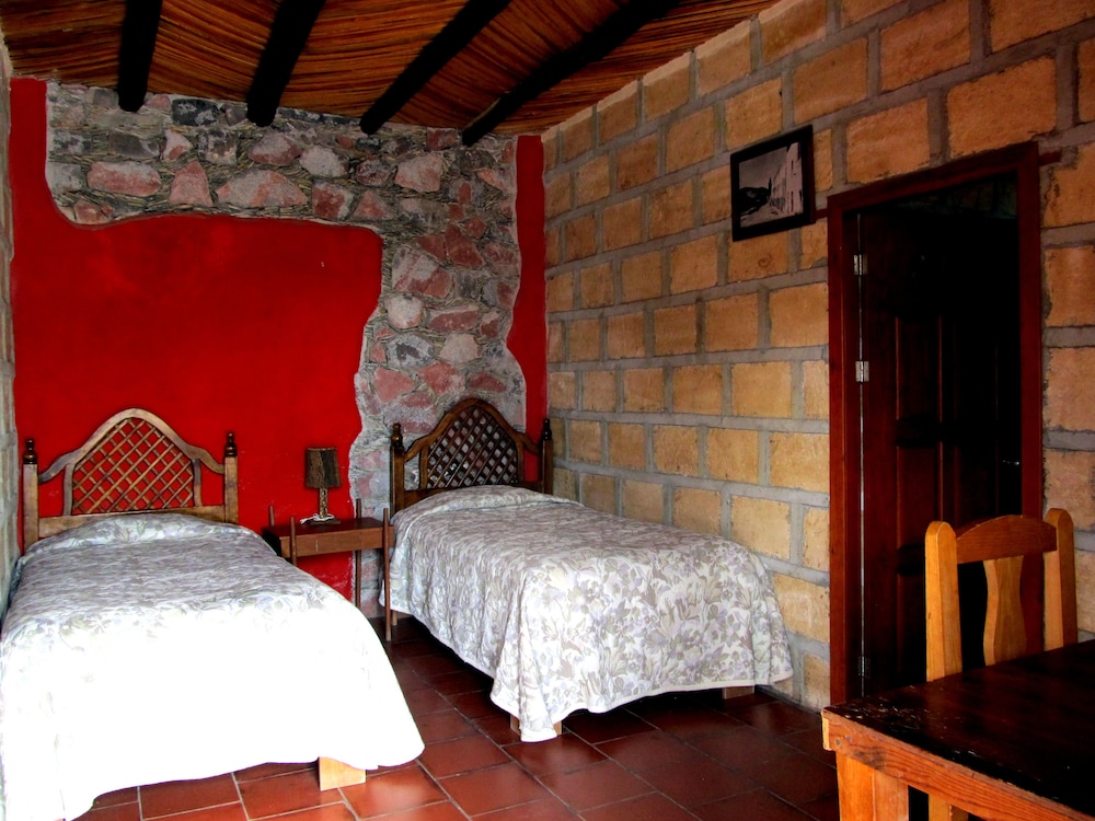 Standard Room, 2 Twin Beds photo 1
