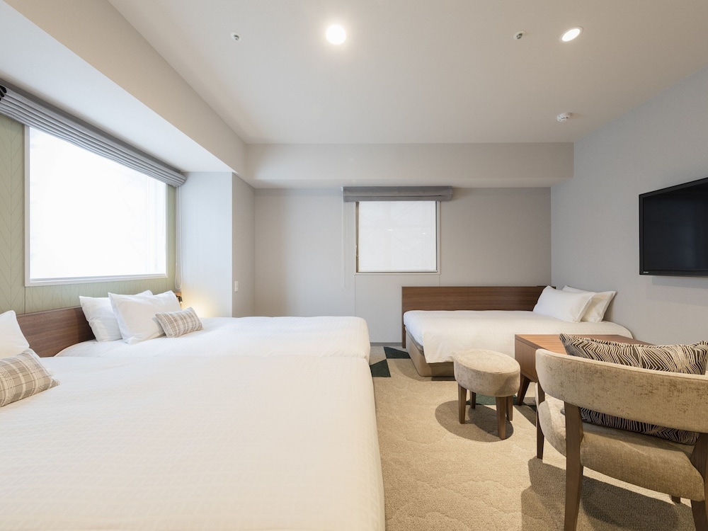Premier Twin Room Single Use, Non Smoking photo 3