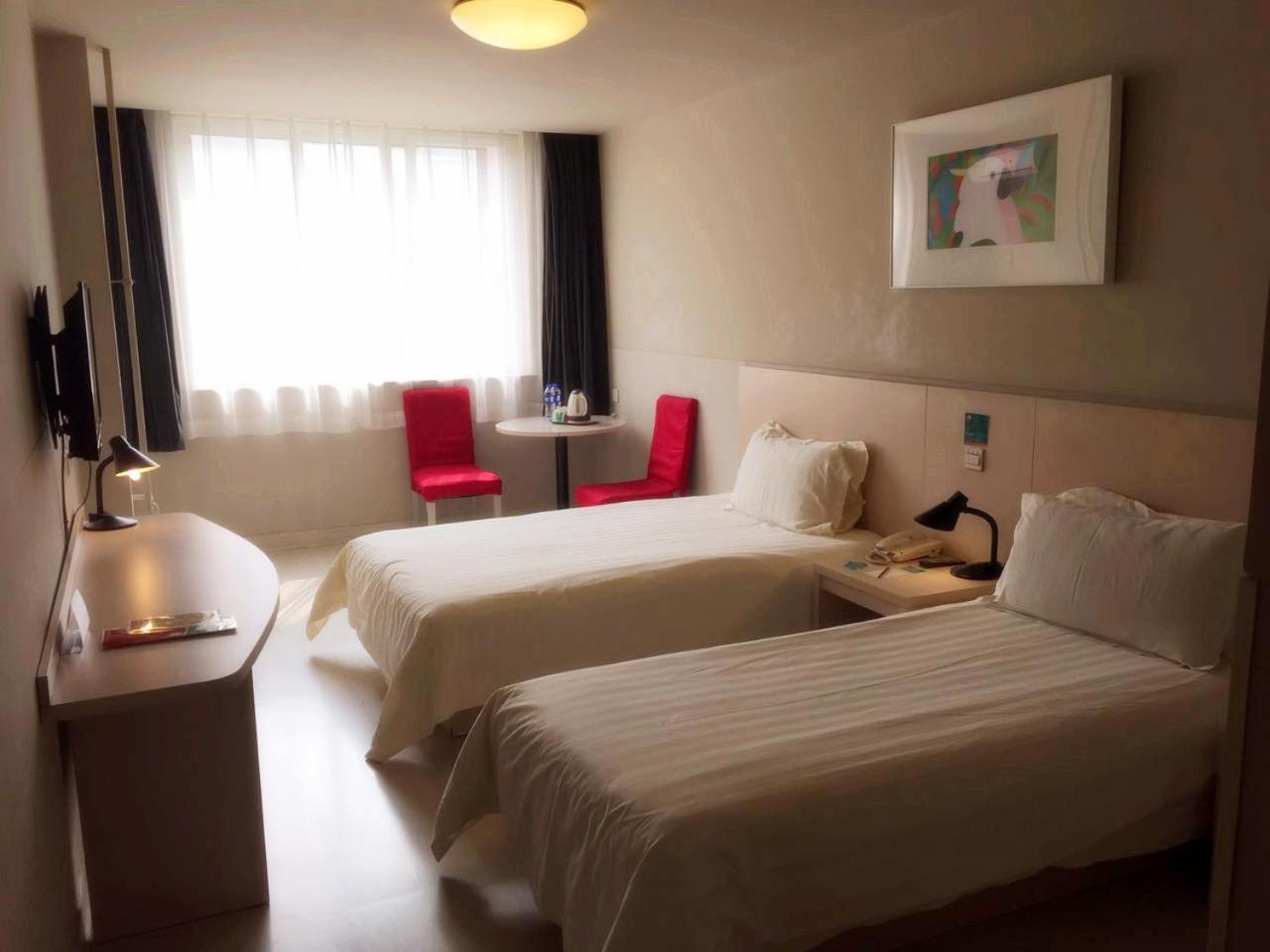 Standard Twin Room B