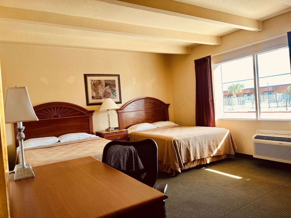 Standard Room, 2 Queen Beds, Non Smoking (Lounge Chair) photo 1