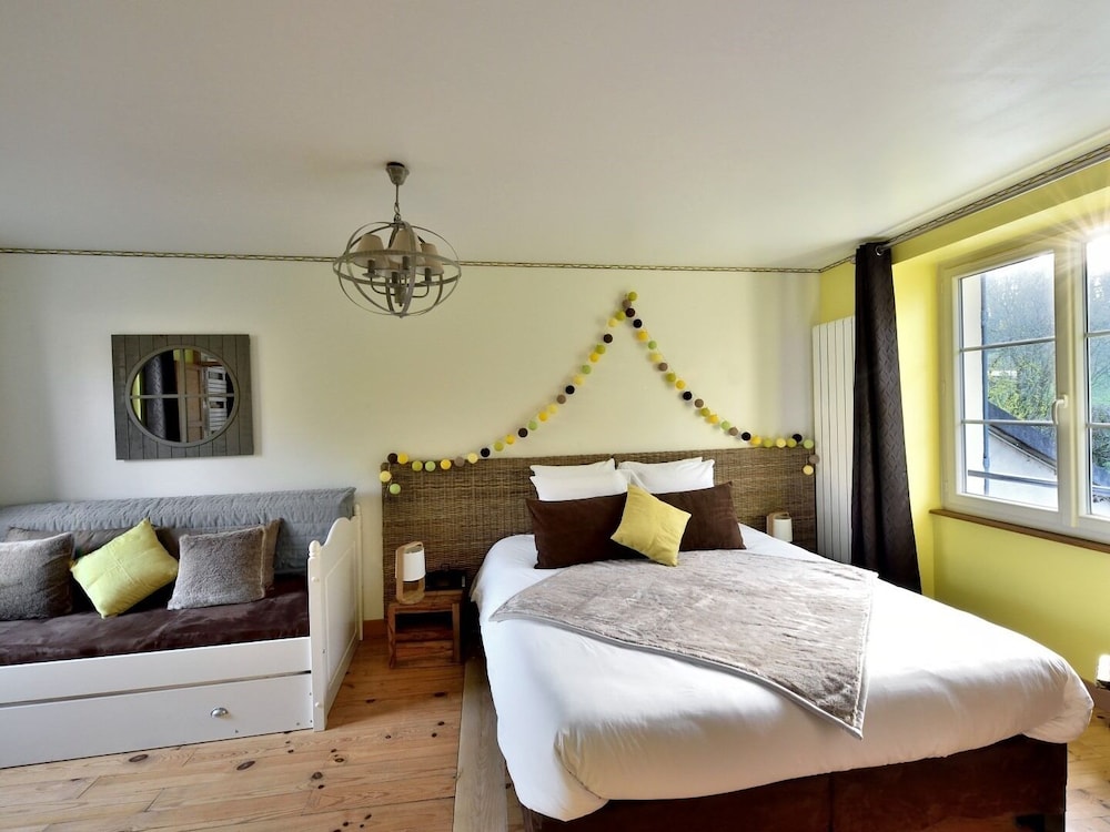 Quadruple Room, Ensuite (Vert Normandie) photo 1