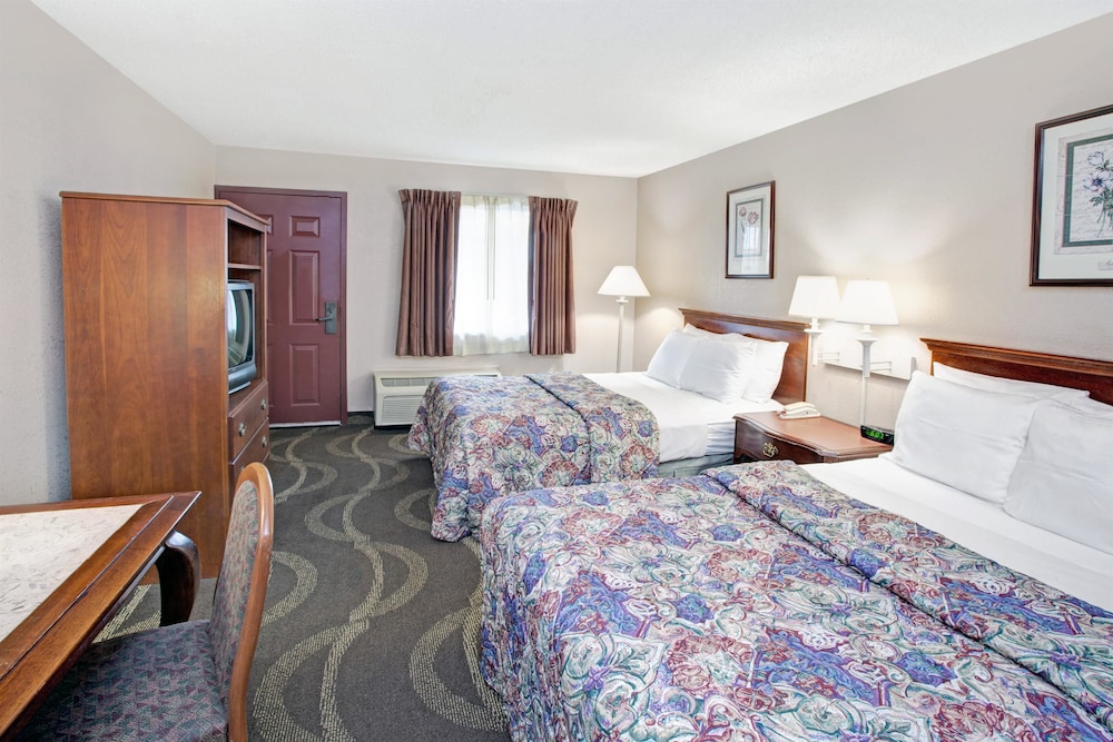 Standard Room, 2 Double Beds, Non Smoking - Photo 2