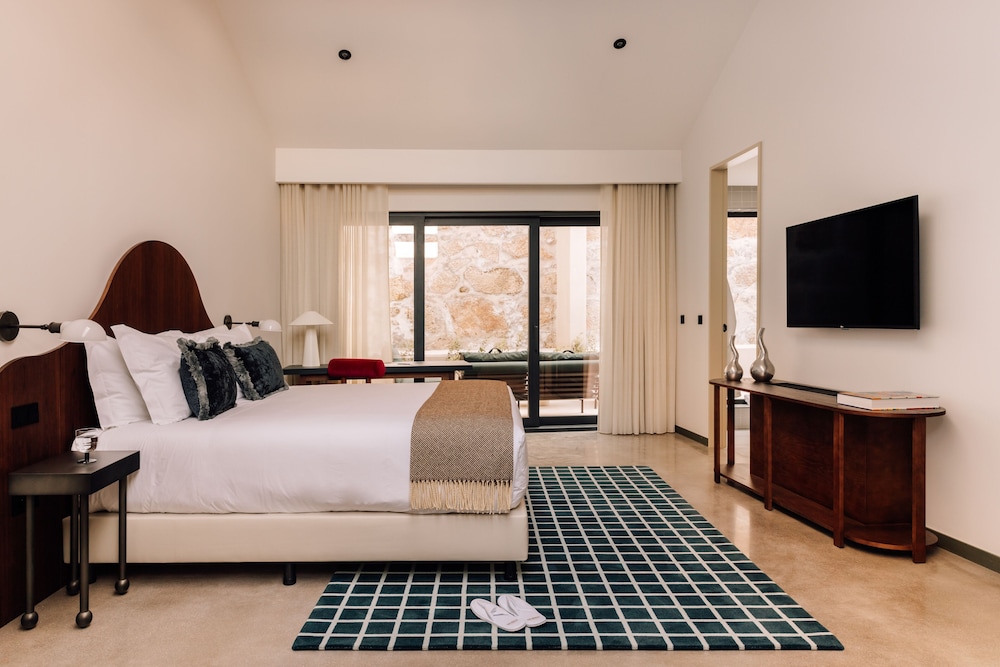 Suite, 1 Bedroom, River View - Photo 1