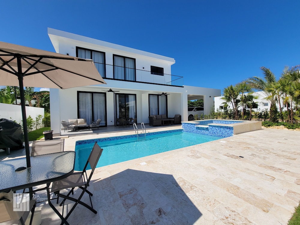 Premium Villa photo 1