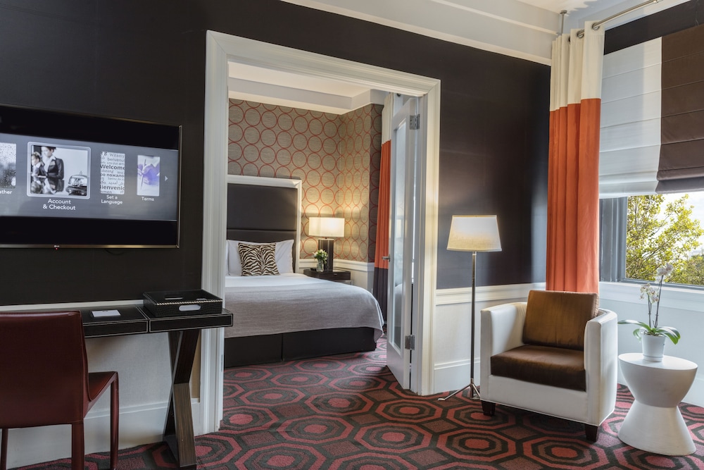 Suite, 1 King Bed with Sofa bed, Corner at Empire Hotel in New York